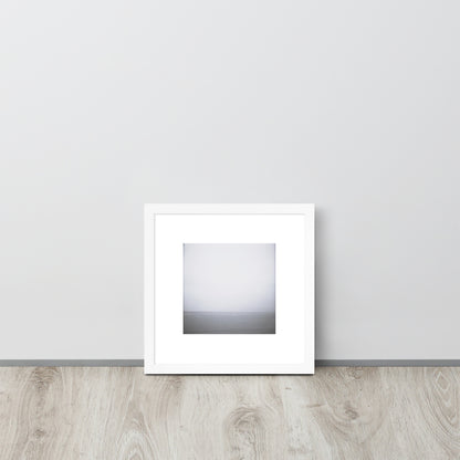 Minimalist art framed matte paper poster in white frame featuring the 'Ocean Horizon (B&W)' photo art. / フレーム付きマットペーパーポスター（ホワイトフレーム）：「オーシャンホライズン (モノクロ)」のフォトアートを配したミニマリストデザイン。