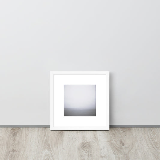 Minimalist art framed matte paper poster in white frame featuring the 'Ocean Horizon (B&W)' photo art. / フレーム付きマットペーパーポスター（ホワイトフレーム）：「オーシャンホライズン (モノクロ)」のフォトアートを配したミニマリストデザイン。