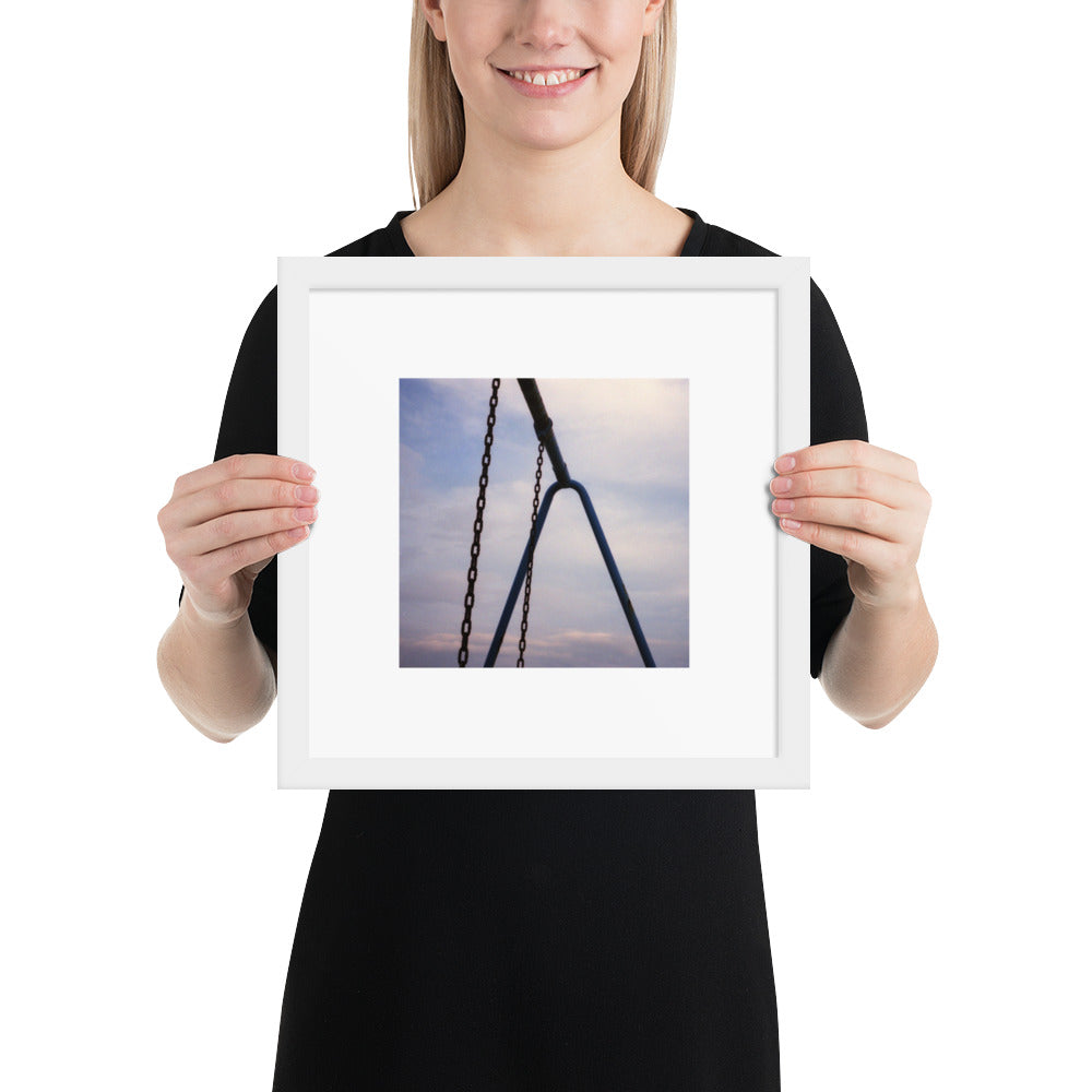 【White】
Minimalist mode street style framed matte paper poster featuring a playground swing photo print with a white wood frame / モードストリート系デザインのポスター（ホワイト）、公園のブランコの写真プリント、木製白フレーム付き