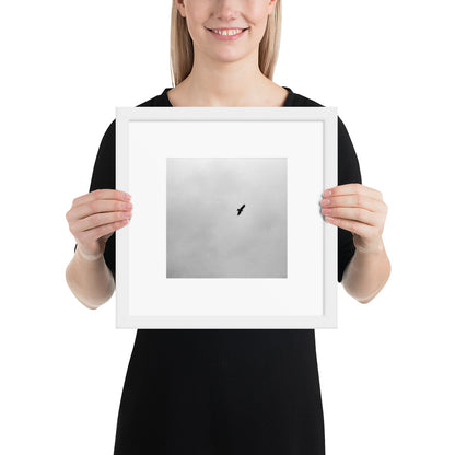Minimalist streetwear style framed wall art in matte white, featuring a 'Bird and Sky (B&W)' photograph. / Bird and Sky (B&W) 額装ポスター（ホワイトフレーム）：クリーンな白枠がモダンな空間を演出する、空と鳥のモノクロ風景を捉えたモードストリート系インテリアアート。