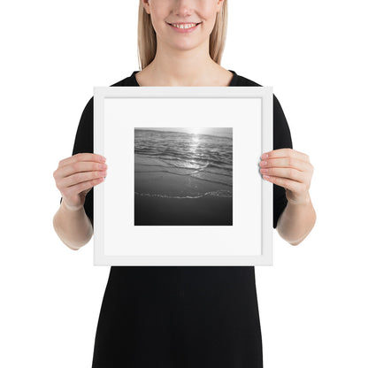 Minimalist mode style framed matte paper poster in white frame with an 'Ocean Beach' black and white photo print / モードストリート系「Ocean Beach（オーシャンビーチ）」モノクロ写真プリント入りマット紙ポスター（ホワイトフレーム）
