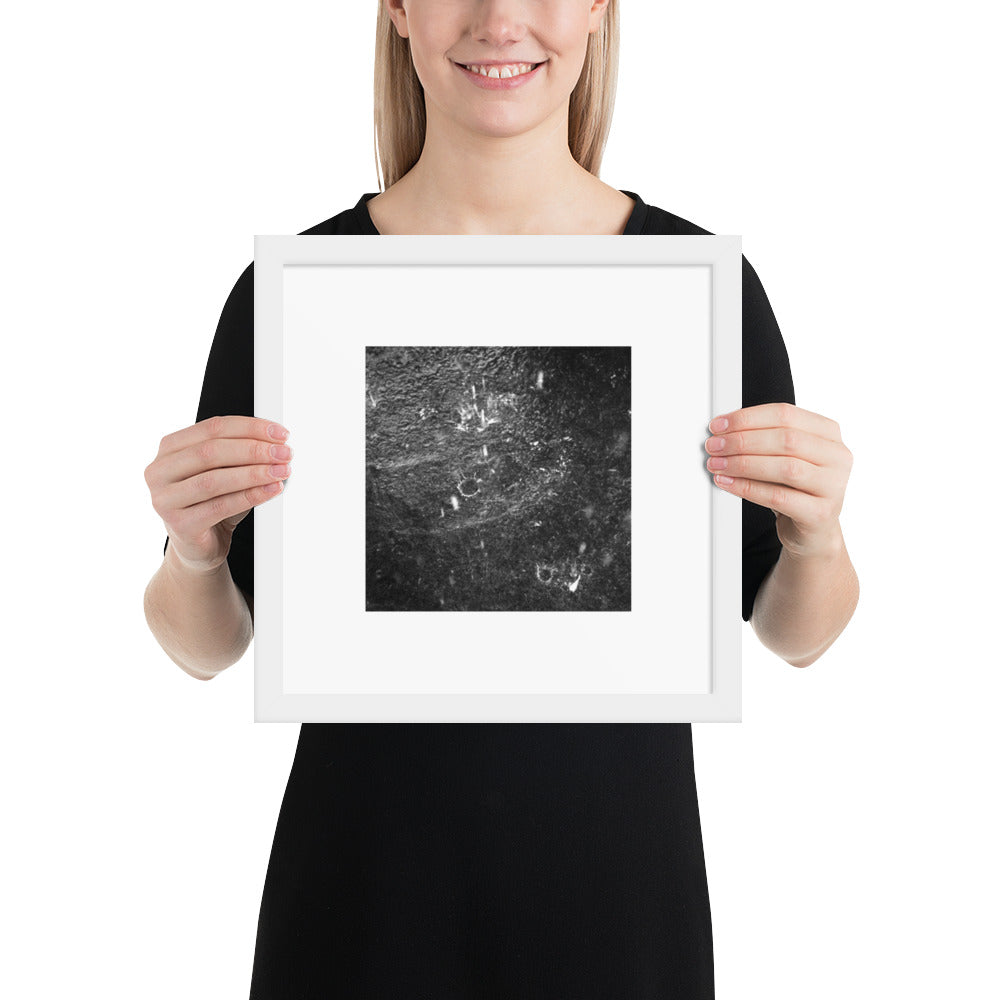 Minimalist streetwear style framed matte paper poster in white frame featuring the 'Rain (B&W)' photo art. / モードストリート系フレーム付きマットペーパーポスター（ホワイトフレーム）：「雨（モノクロ）」のフォトアートを配したデザイン。