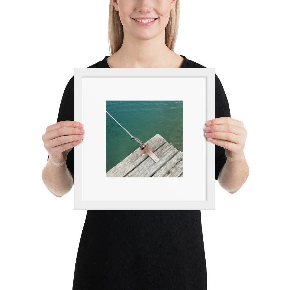 Minimalist art framed matte paper poster in white frame featuring the 'Sea, Pier and Rope' photo art. / フレーム付きマットペーパーポスター（ホワイトフレーム）：「海、桟橋、ロープ」のフォトアートを配したミニマリストデザイン。