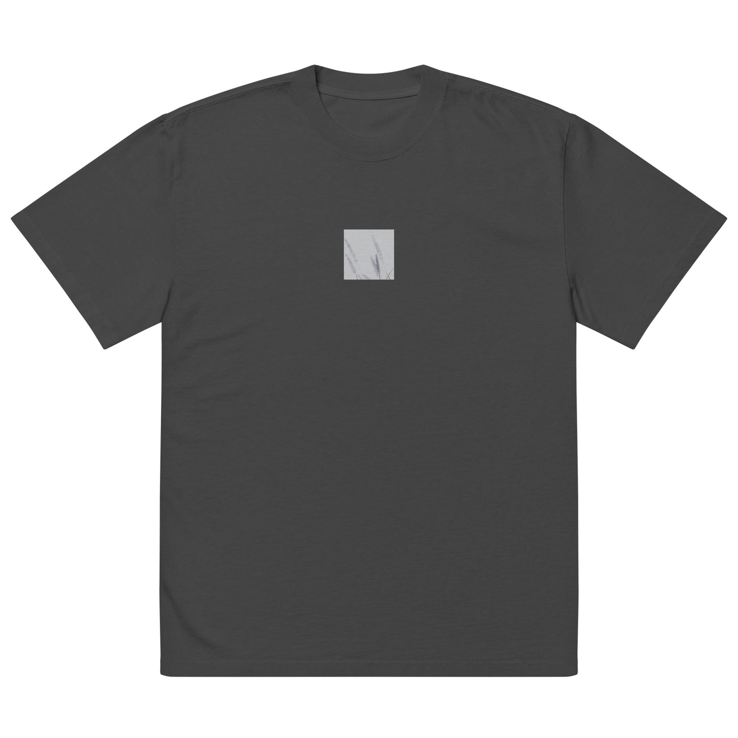 Minimalist mode style unisex oversized faded black T-shirt with a 'Foxtail Grass' botanical art print / モードストリート系ユニセックス・オーバーサイズTシャツ（フェードブラック）、フロントに「フォックステールグラス」のボタニカルアートプリント