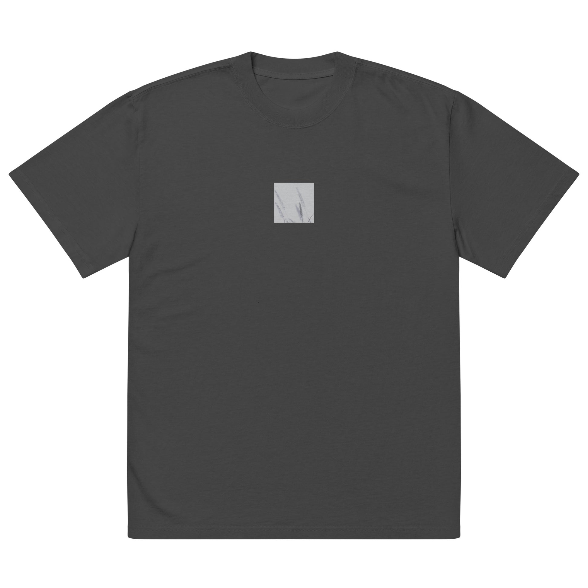 Minimalist mode style unisex oversized faded black T-shirt with a 'Foxtail Grass' botanical art print / モードストリート系ユニセックス・オーバーサイズTシャツ（フェードブラック）、フロントに「フォックステールグラス」のボタニカルアートプリント