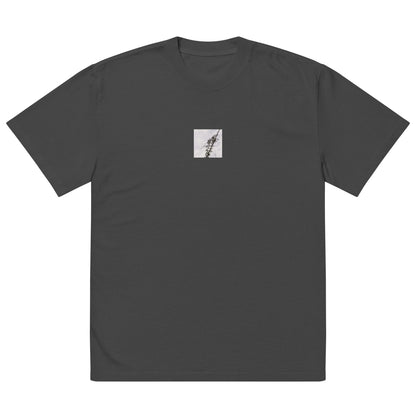 Minimalist mode style unisex premium faded black oversized faded t-shirt with a 'Vines Entangled on a Utility Pole' black and white photo print / モードストリート系ユニセックス・プレミアム・オーバーサイズ・フェイデッドTシャツ（フェイデッドブラック）、フロントに「電柱に絡まるツル」のモノクロ写真プリント（Tシャツ）