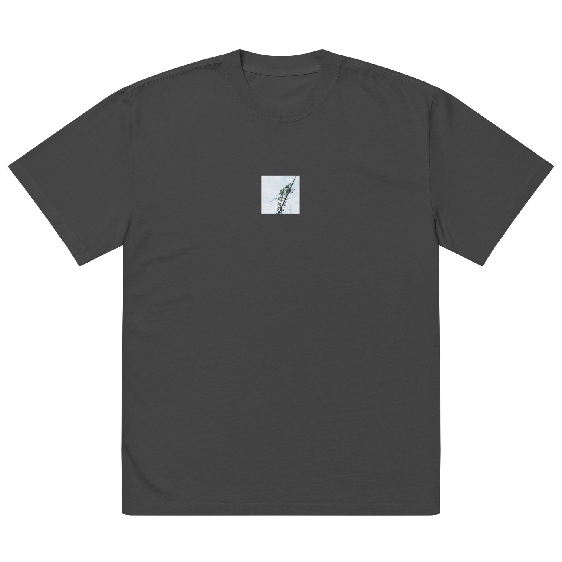 Minimalist mode style unisex premium faded black oversized faded t-shirt with a 'Vines Entangled on a Utility Pole' photo print / モードストリート系ユニセックス・プレミアム・オーバーサイズ・フェイデッドTシャツ（フェイデッドブラック）、フロントに「電柱に絡まるツル」の写真プリント（Tシャツ）