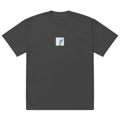 Minimalist mode style unisex premium faded black oversized faded t-shirt with a 'Vines Entangled on a Utility Pole' photo print / モードストリート系ユニセックス・プレミアム・オーバーサイズ・フェイデッドTシャツ（フェイデッドブラック）、フロントに「電柱に絡まるツル」の写真プリント（Tシャツ）