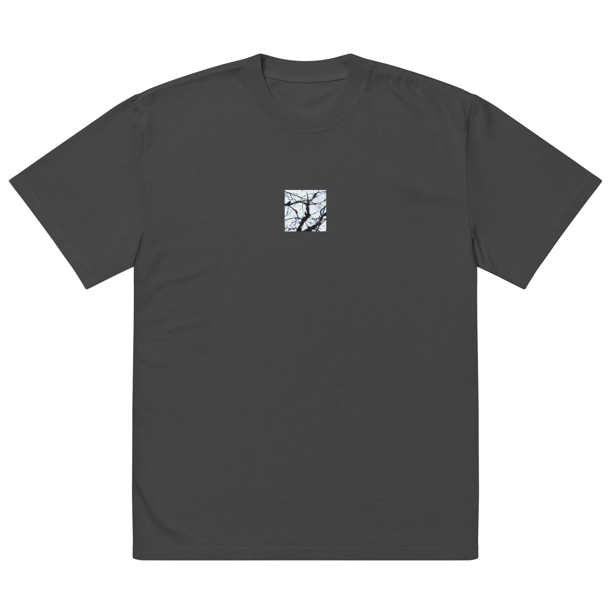 Minimalist mode style unisex faded black oversized faded t-shirt with a 'Bare Tree' art print / モードストリート系ユニセックス・フェイデッドブラック・オーバーサイズ・フェイデッドTシャツ、フロントに「Bare Tree（枯れ木）」のアートプリント（Tシャツ）