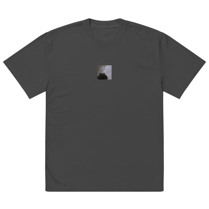 Minimalist mode style unisex faded black oversized faded t-shirt with a 'Clouds & Tree' black and white photo print / モードストリート系ユニセックス・フェイデッドブラック・オーバーサイズ・フェイデッドTシャツ、フロントに「Clouds & Tree（雲と木）」のモノクロ写真プリント（Tシャツ）