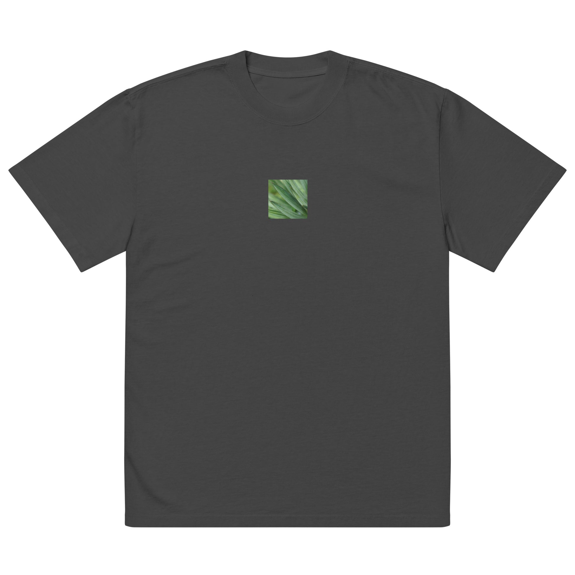 Minimalist streetwear style unisex oversized faded T-shirt in washed black, featuring a vibrant Yucca plant color photograph on the chest. A modern, vintage-inspired essential with a relaxed, premium fit. / モードストリート系ユニセックス・フェードブラック・オーバーサイズTシャツ。フロントにユッカ植物のカラー写真プリント。ヴィンテージ感のある色落ち加工が特徴のミニマリスト・ストリートウェア。