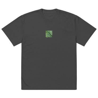 Minimalist streetwear style unisex oversized faded T-shirt in washed black, featuring a vibrant Yucca plant color photograph on the chest. A modern, vintage-inspired essential with a relaxed, premium fit. / モードストリート系ユニセックス・フェードブラック・オーバーサイズTシャツ。フロントにユッカ植物のカラー写真プリント。ヴィンテージ感のある色落ち加工が特徴のミニマリスト・ストリートウェア。