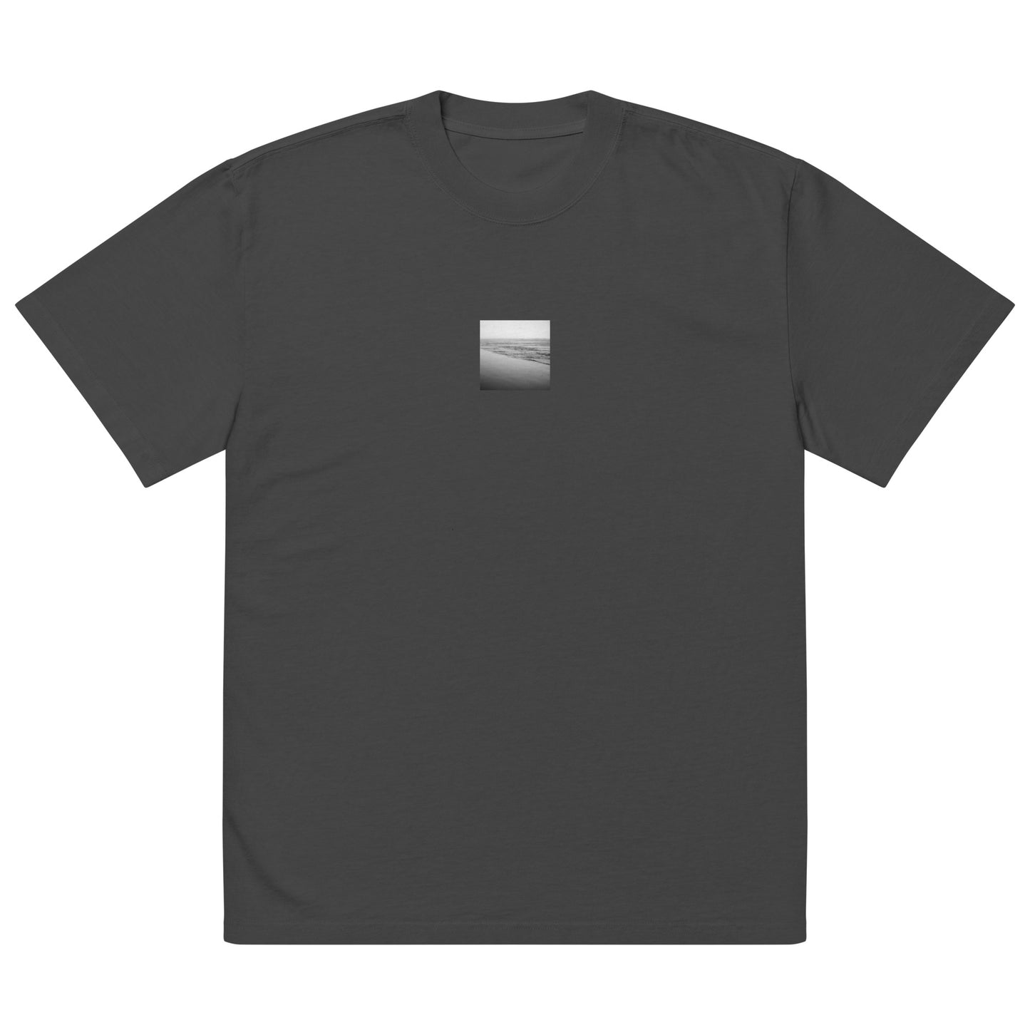 Minimalist streetwear style unisex oversized faded t-shirt in faded black with 'Ocean Beach (B&W)' photo art print. / フロントに「オーシャン・ビーチ（モノクロ）」のフォトアートプリントを配した、モードストリート系オーバーサイズTシャツ（フェイデッド・ブラック）。