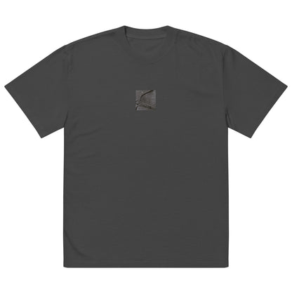Minimalist streetwear style oversized faded T-shirt in black featuring the 'Anchor (B&W)' photo art on the front. / モードストリート系オーバーサイズ・フェードTシャツ（ブラック）フロントに「アンカー（錨・モノクロ）」のフォトアートを配したデザイン。
