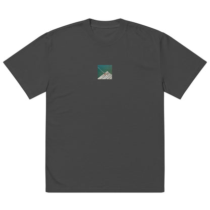 Minimalist streetwear style oversized faded T-shirt in black featuring the 'Sea, Pier and Rope' photo art on the front. / モードストリート系オーバーサイズ・フェードTシャツ（ブラック）フロントに「海、桟橋、ロープ」のフォトアートを配したデザイン。