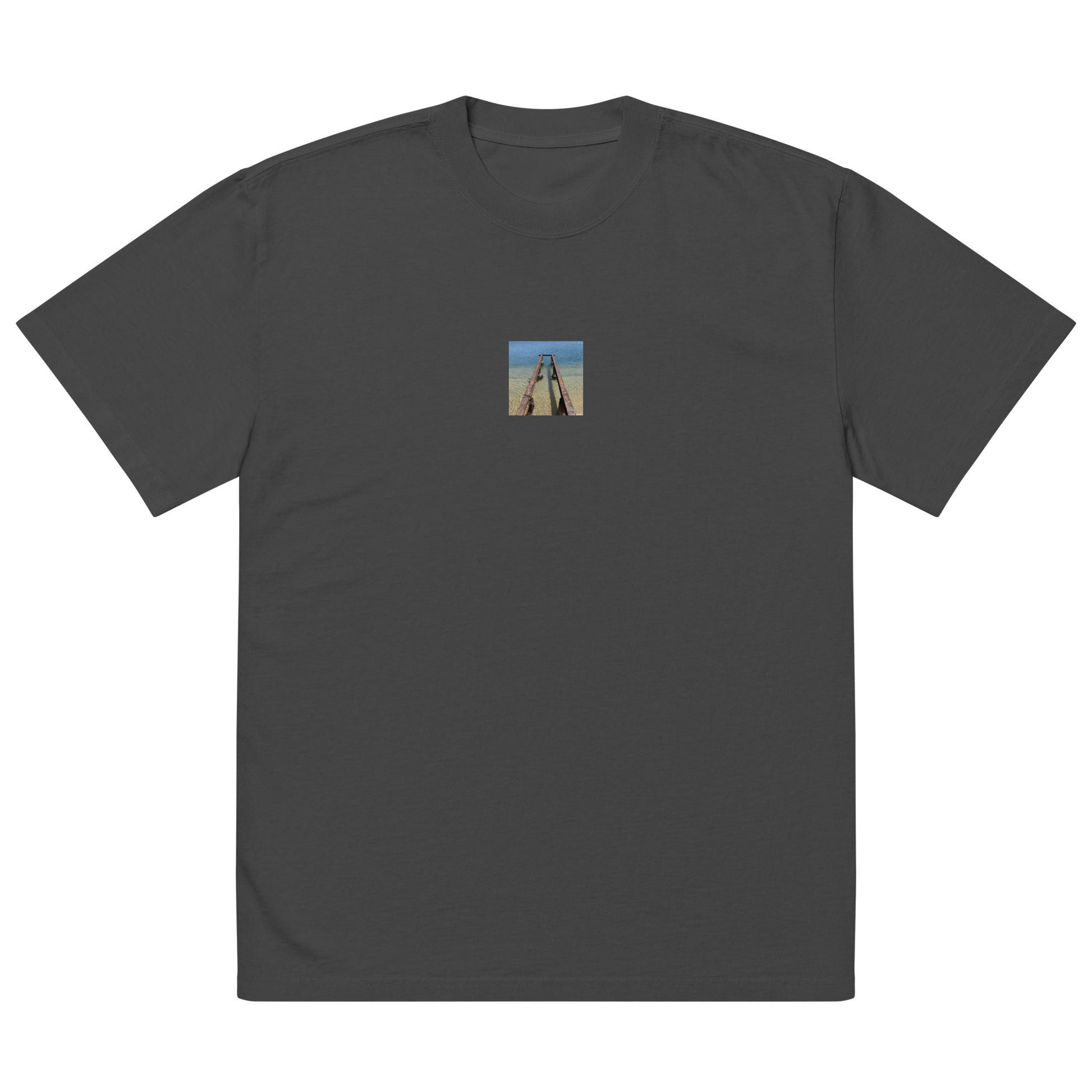 Minimalist streetwear style oversized faded T-shirt in black featuring the 'Sea and Pier' photo art on the front. / モードストリート系オーバーサイズ・フェードTシャツ（ブラック）フロントに「海と桟橋」のフォトアートを配したデザイン。