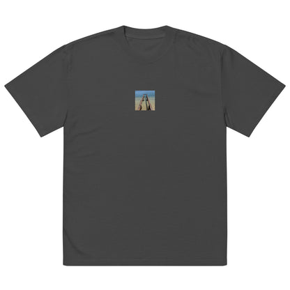 Minimalist streetwear style oversized faded T-shirt in black featuring the 'Sea and Pier' photo art on the front. / モードストリート系オーバーサイズ・フェードTシャツ（ブラック）フロントに「海と桟橋」のフォトアートを配したデザイン。