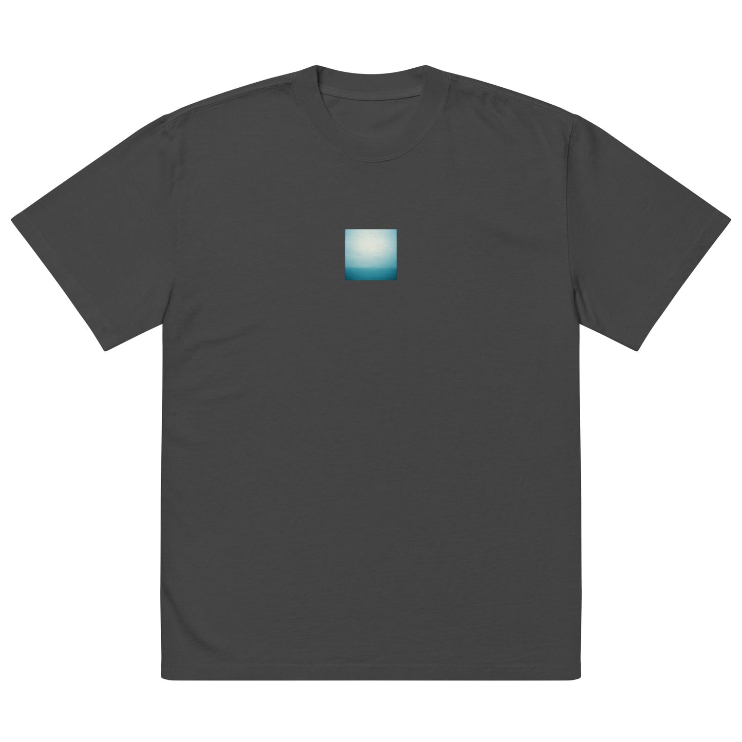 Minimalist streetwear style oversized faded T-shirt in black featuring the 'Ocean Horizon' photo art on the front. / モードストリート系オーバーサイズ・フェードTシャツ（ブラック）フロントに「海の水平線」のフォトアートを配したデザイン。