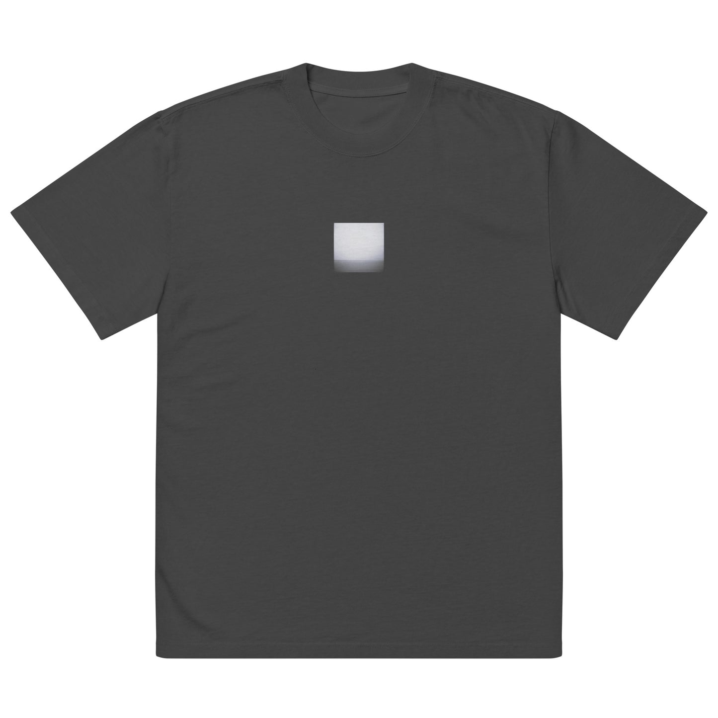 Minimalist streetwear style oversized faded T-shirt in black featuring the 'Ocean Horizon (B&W)' photo art on the front. / モードストリート系オーバーサイズ・フェードTシャツ（ブラック）フロントに「オーシャンホライズン (モノクロ)」のフォトアートを配したデザイン。
