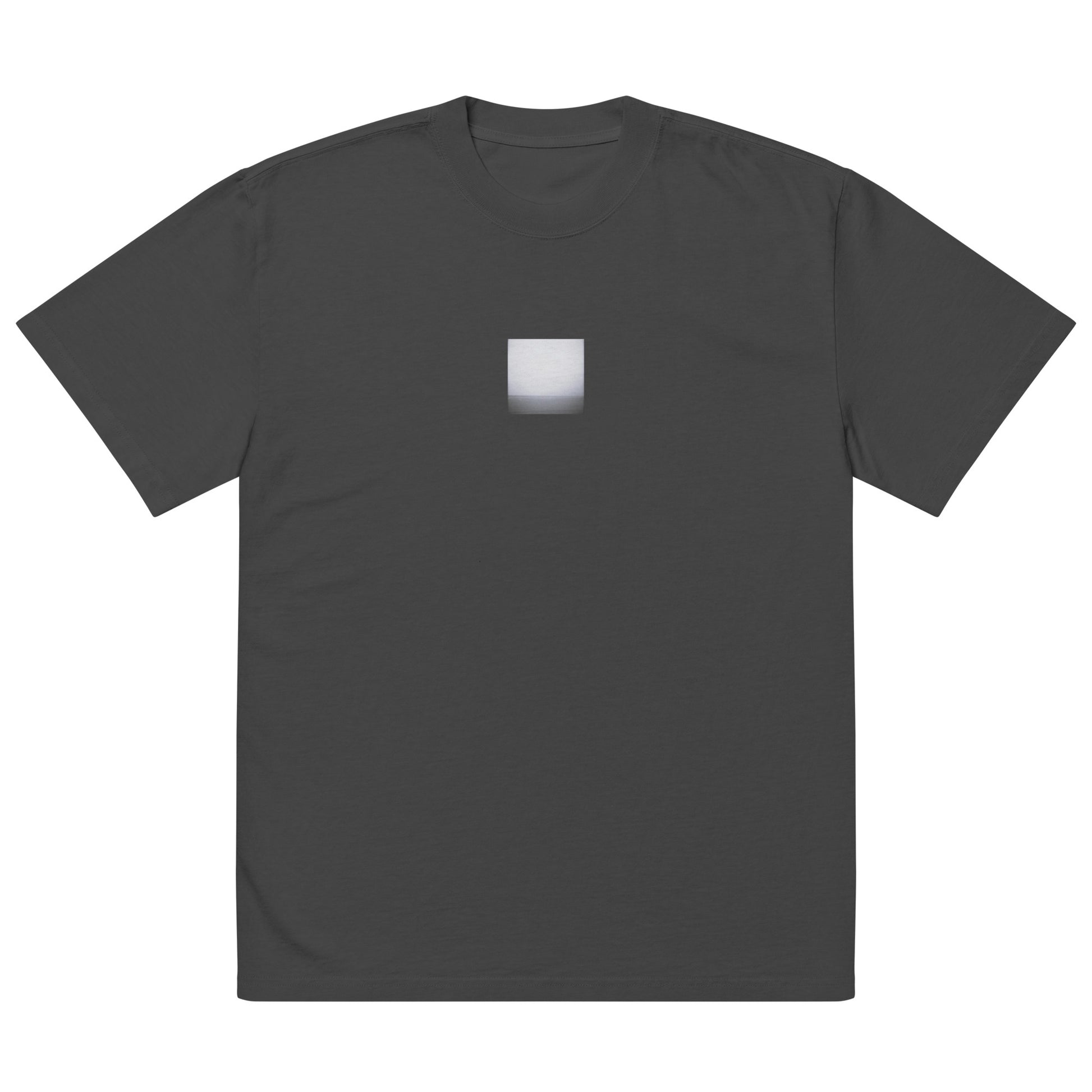 Minimalist streetwear style oversized faded T-shirt in black featuring the 'Ocean Horizon (B&W)' photo art on the front. / モードストリート系オーバーサイズ・フェードTシャツ（ブラック）フロントに「オーシャンホライズン (モノクロ)」のフォトアートを配したデザイン。