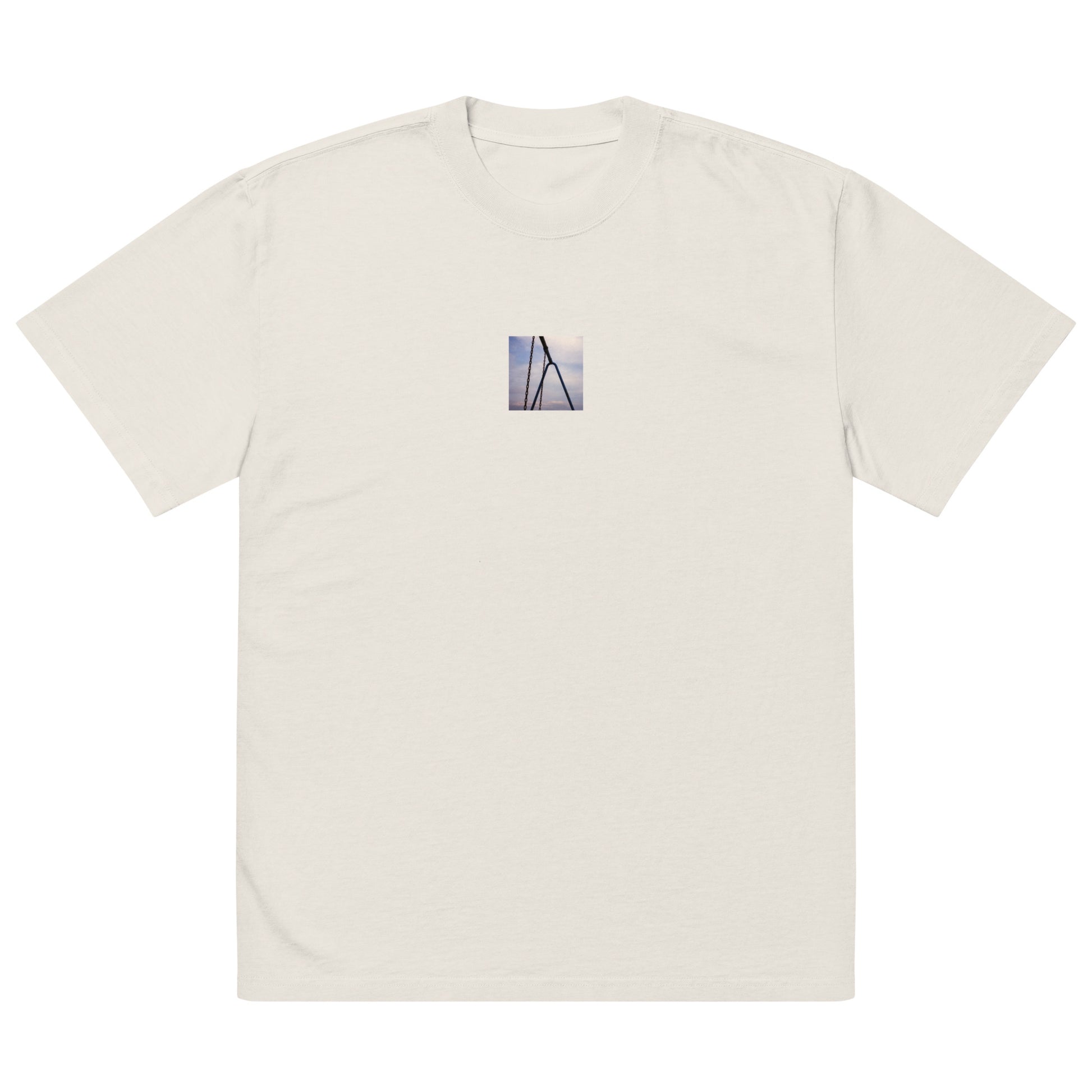 【Faded Bone】
Minimalist mode street style oversized faded bone-colored long sleeve t-shirt with a playground swing photo print on the front / モードストリート系オーバーサイズ長袖Tシャツ（フェードボーン）、フロントに公園のブランコの写真プリント