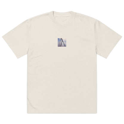 【Faded Bone】
Minimalist mode street style oversized faded bone-colored long sleeve t-shirt with a playground swing photo print on the front / モードストリート系オーバーサイズ長袖Tシャツ（フェードボーン）、フロントに公園のブランコの写真プリント