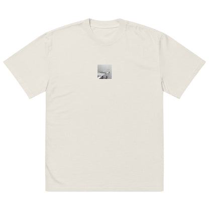【Faded Bone】
Minimalist mode street style oversized faded bone-colored T-shirt with a 'Sea and Pier' black and white photo print on the front / モードストリート系オーバーサイズ長袖Tシャツ（フェードボーン）、フロントに「桟橋と海」のモノクロ写真プリント