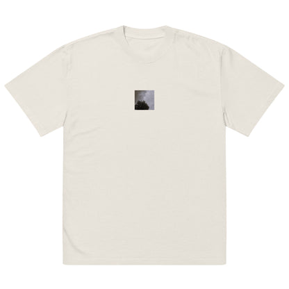 Minimalist mode style unisex faded bone oversized faded t-shirt with a 'Clouds & Tree' black and white photo print / モードストリート系ユニセックス・フェイデッドボーン・オーバーサイズ・フェイデッドTシャツ、フロントに「Clouds & Tree（雲と木）」のモノクロ写真プリント（Tシャツ）