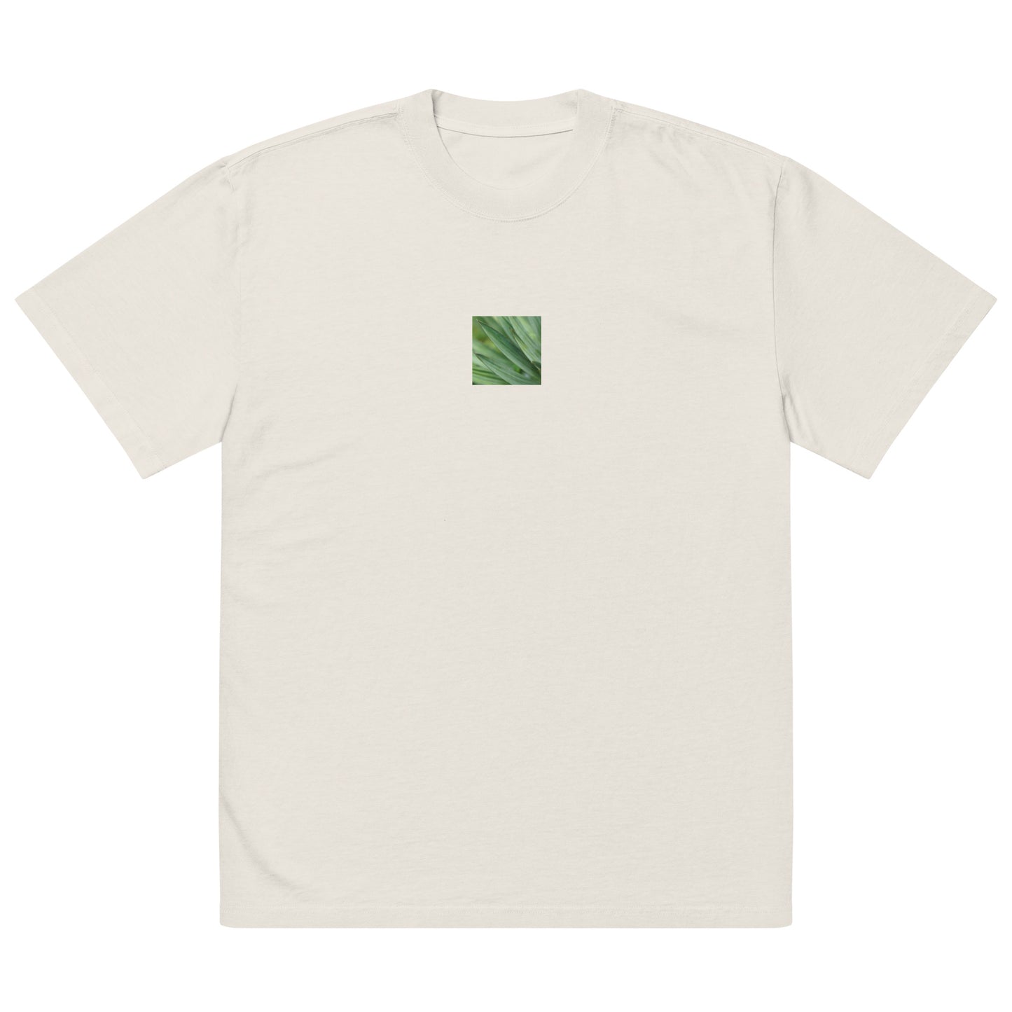 Minimalist streetwear style unisex oversized faded T-shirt in washed bone, featuring a vibrant Yucca plant color photograph on the chest. A crisp, modern essential with a relaxed, vintage-washed finish. / モードストリート系ユニセックス・フェードボーン・オーバーサイズTシャツ。フロントにユッカ植物のカラー写真プリント。クリーンで洗練されたウォッシュ加工済みのミニマリスト・ストリートウェア。