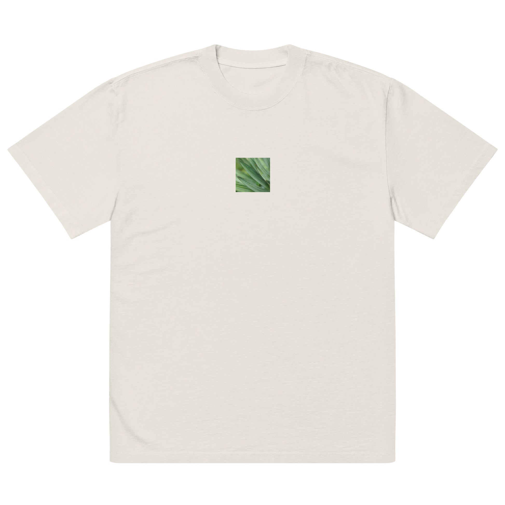 Minimalist streetwear style unisex oversized faded T-shirt in washed bone, featuring a vibrant Yucca plant color photograph on the chest. A crisp, modern essential with a relaxed, vintage-washed finish. / モードストリート系ユニセックス・フェードボーン・オーバーサイズTシャツ。フロントにユッカ植物のカラー写真プリント。クリーンで洗練されたウォッシュ加工済みのミニマリスト・ストリートウェア。