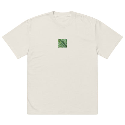 Minimalist streetwear style unisex oversized faded T-shirt in washed bone, featuring a vibrant Yucca plant color photograph on the chest. A crisp, modern essential with a relaxed, vintage-washed finish. / モードストリート系ユニセックス・フェードボーン・オーバーサイズTシャツ。フロントにユッカ植物のカラー写真プリント。クリーンで洗練されたウォッシュ加工済みのミニマリスト・ストリートウェア。