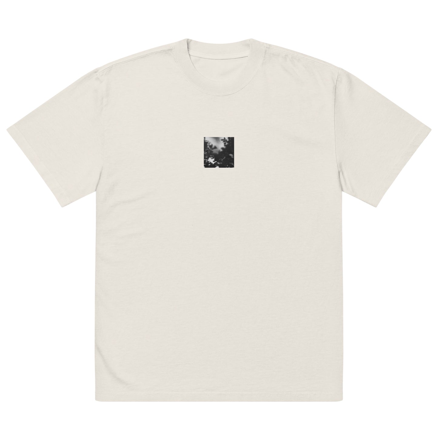 Minimalist streetwear style unisex oversized faded T-shirt in washed bone, featuring a 'Tree Branches' black and white photograph print on the chest. / Tree Branches（木の枝）B&W オーバーサイズ・フェードTシャツ（フェードボーン）：クリーンで洗練されたウォッシュ加工済みの、モダンなモードストリート系Tシャツ。