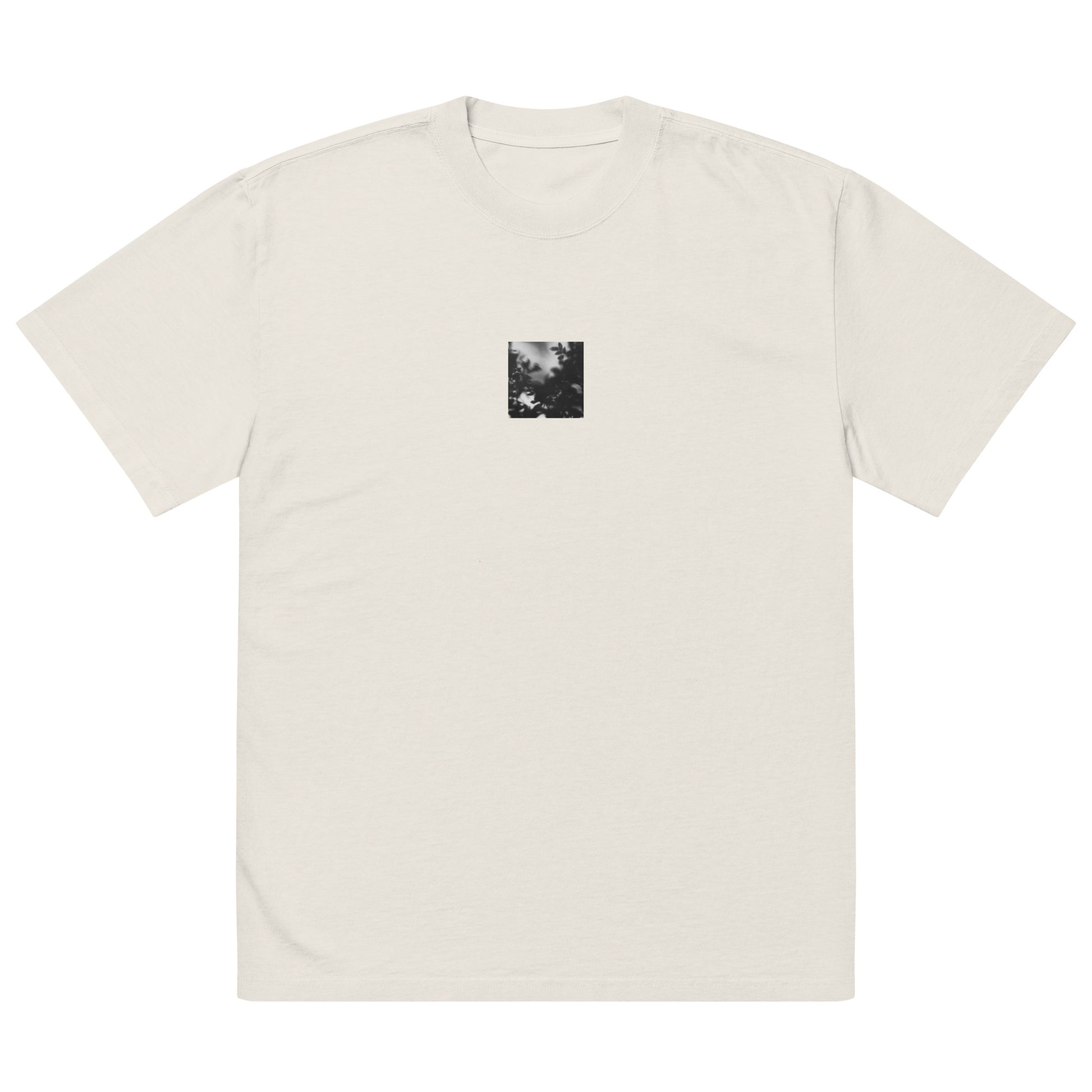 Minimalist streetwear style unisex oversized faded T-shirt in washed bone, featuring a 'Tree Branches' black and white photograph print on the chest. / Tree Branches（木の枝）B&W オーバーサイズ・フェードTシャツ（フェードボーン）：クリーンで洗練されたウォッシュ加工済みの、モダンなモードストリート系Tシャツ。