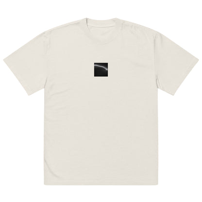 Minimalist streetwear style unisex oversized faded T-shirt in washed bone, featuring a 'Night Car Lights' B&W photograph print. / Night Car Lights (B&W) オーバーサイズ・フェードTシャツ（フェードボーン）：清潔感ある生成り色のヴィンテージ加工。都会的な夜景写真が際立つモードストリート系Tシャツ。
