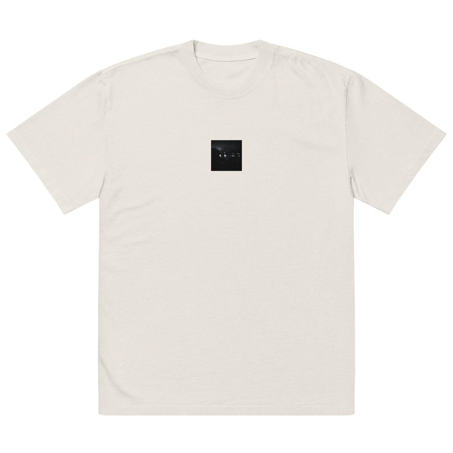 Minimalist streetwear style unisex oversized faded T-shirt in washed bone, featuring a 'Night Light (B&W)' photograph print. / Night Light (B&W) オーバーサイズ・フェードTシャツ（フェードボーン）：清潔感ある生成り色のヴィンテージ加工。モノクロの夜景写真が際立つモードストリート系Tシャツ。