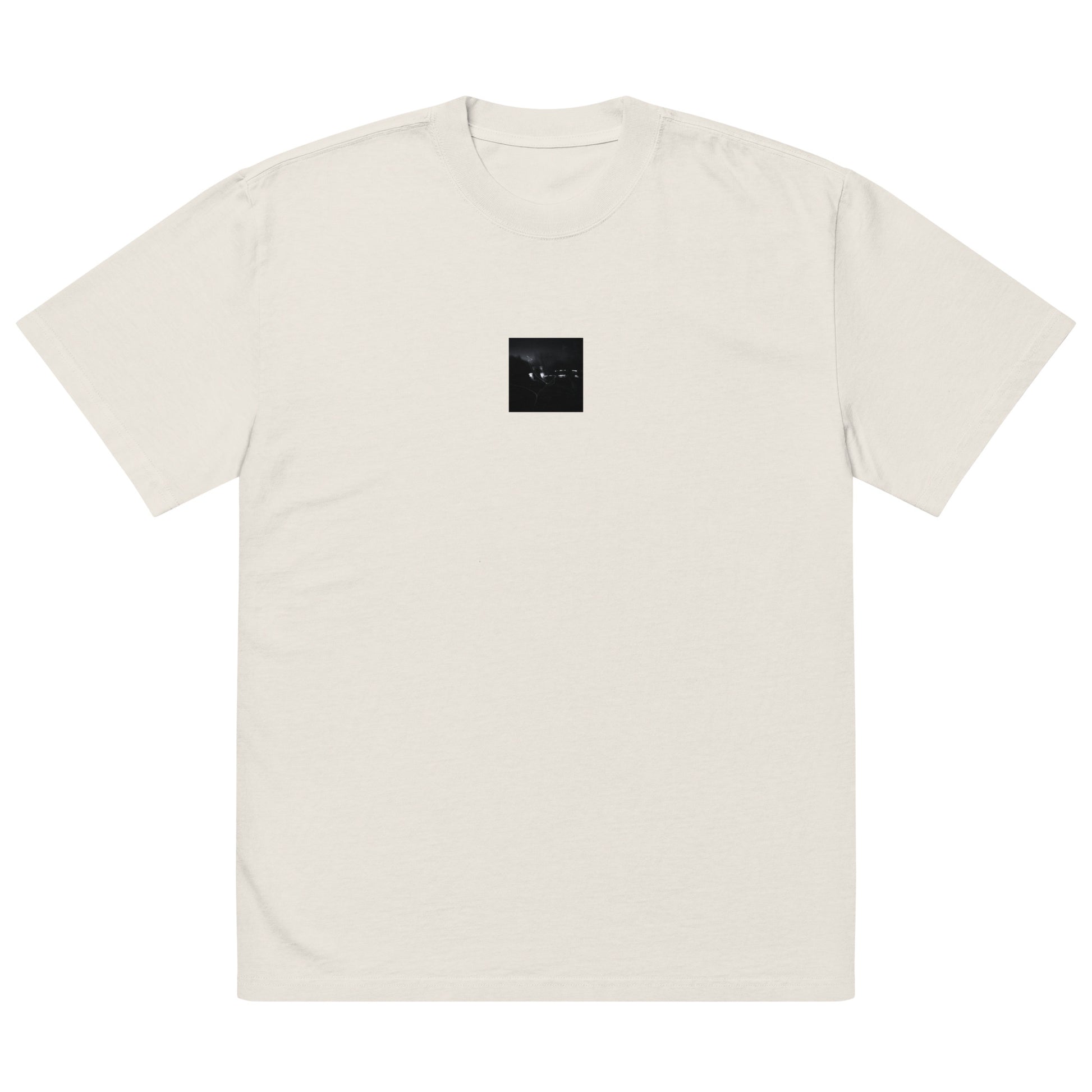 Minimalist streetwear style unisex oversized faded T-shirt in washed bone, featuring a 'Night Light (B&W)' photograph print. / Night Light (B&W) オーバーサイズ・フェードTシャツ（フェードボーン）：清潔感ある生成り色のヴィンテージ加工。モノクロの夜景写真が際立つモードストリート系Tシャツ。