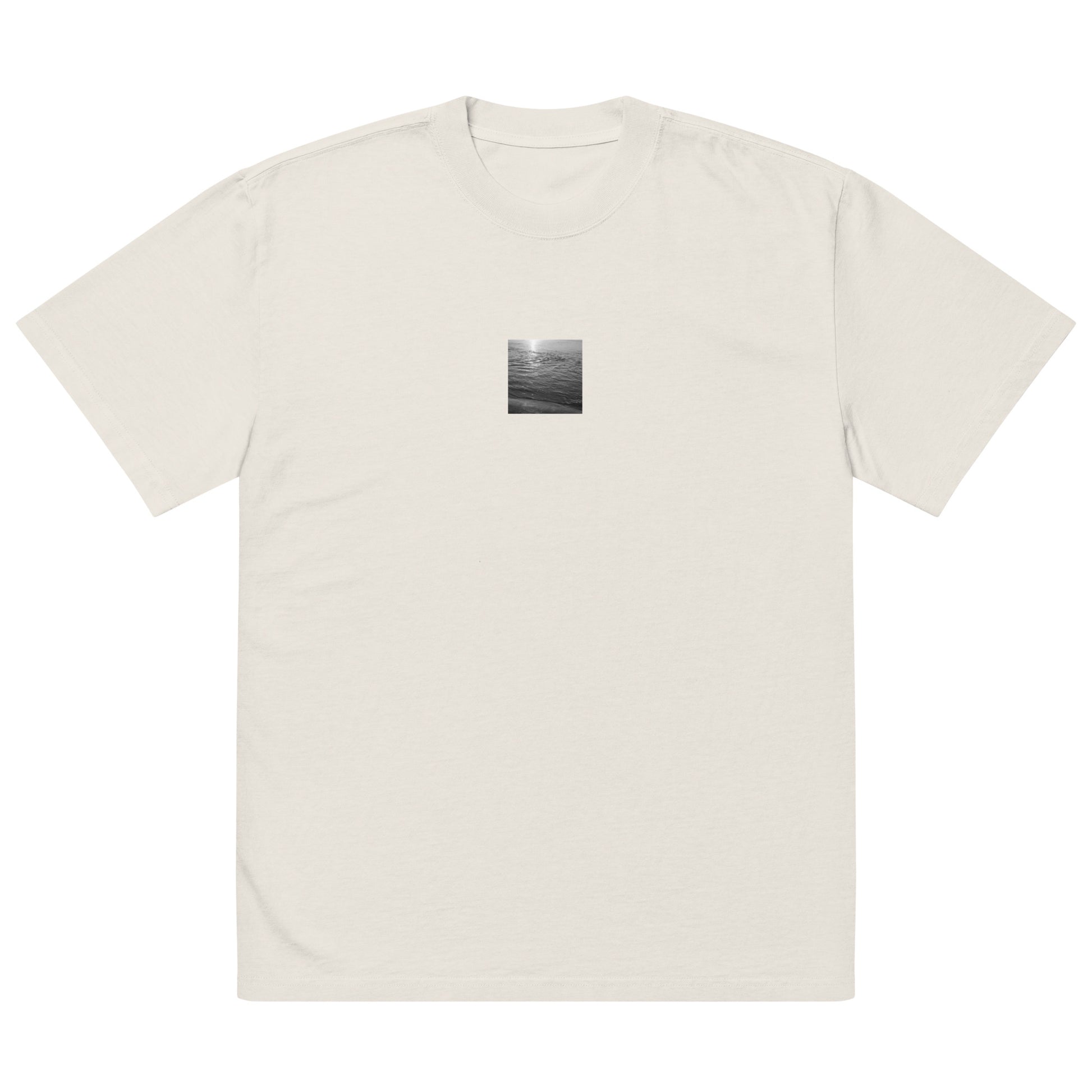 Minimalist streetwear style premium heavyweight oversized faded t-shirt in faded bone, featuring the 'Ocean Beach (B&W)' photograph. / 「Ocean Beach (B&W)」プレミアムオーバーサイズ・フェードTシャツ（フェードボーン）：クリーンで洗練された色合い。打ち寄せる波をモノクロで捉えた、肉厚でモダンなストリート系Tシャツ。