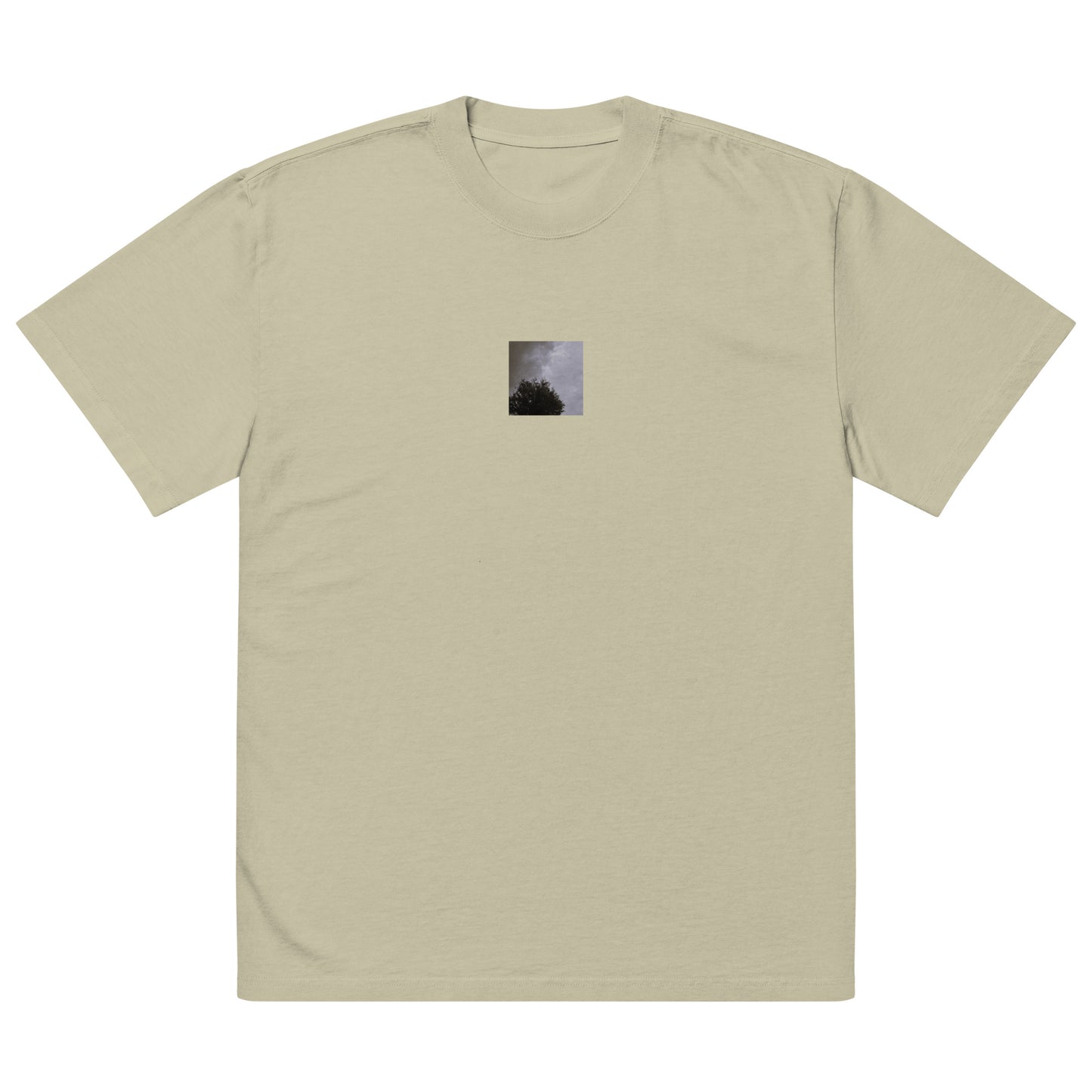 Minimalist mode style unisex faded eucalyptus oversized faded t-shirt with a 'Clouds & Tree' black and white photo print / モードストリート系ユニセックス・フェイデッドユーカリ・オーバーサイズ・フェイデッドTシャツ、フロントに「Clouds & Tree（雲と木）」のモノクロ写真プリント（Tシャツ）