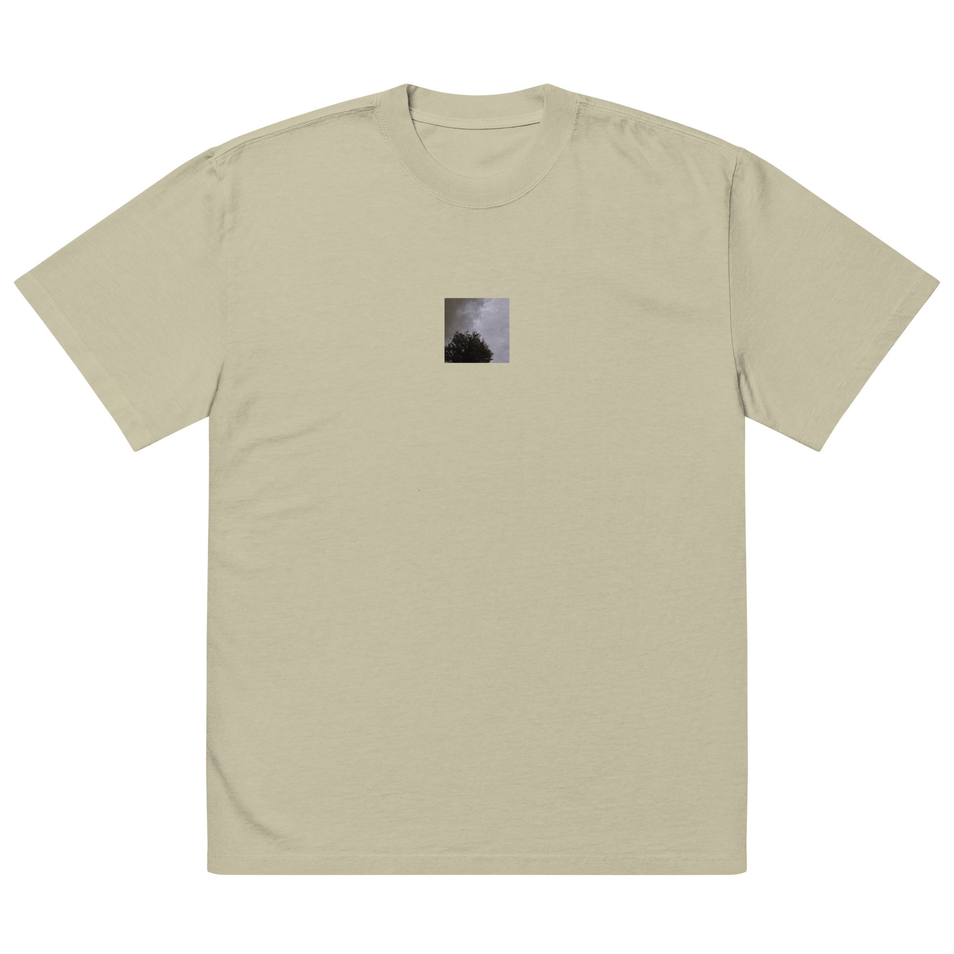 Minimalist mode style unisex faded eucalyptus oversized faded t-shirt with a 'Clouds & Tree' black and white photo print / モードストリート系ユニセックス・フェイデッドユーカリ・オーバーサイズ・フェイデッドTシャツ、フロントに「Clouds & Tree（雲と木）」のモノクロ写真プリント（Tシャツ）