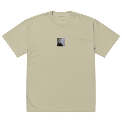 Minimalist mode style unisex faded eucalyptus oversized faded t-shirt with a 'Clouds & Tree' black and white photo print / モードストリート系ユニセックス・フェイデッドユーカリ・オーバーサイズ・フェイデッドTシャツ、フロントに「Clouds & Tree（雲と木）」のモノクロ写真プリント（Tシャツ）