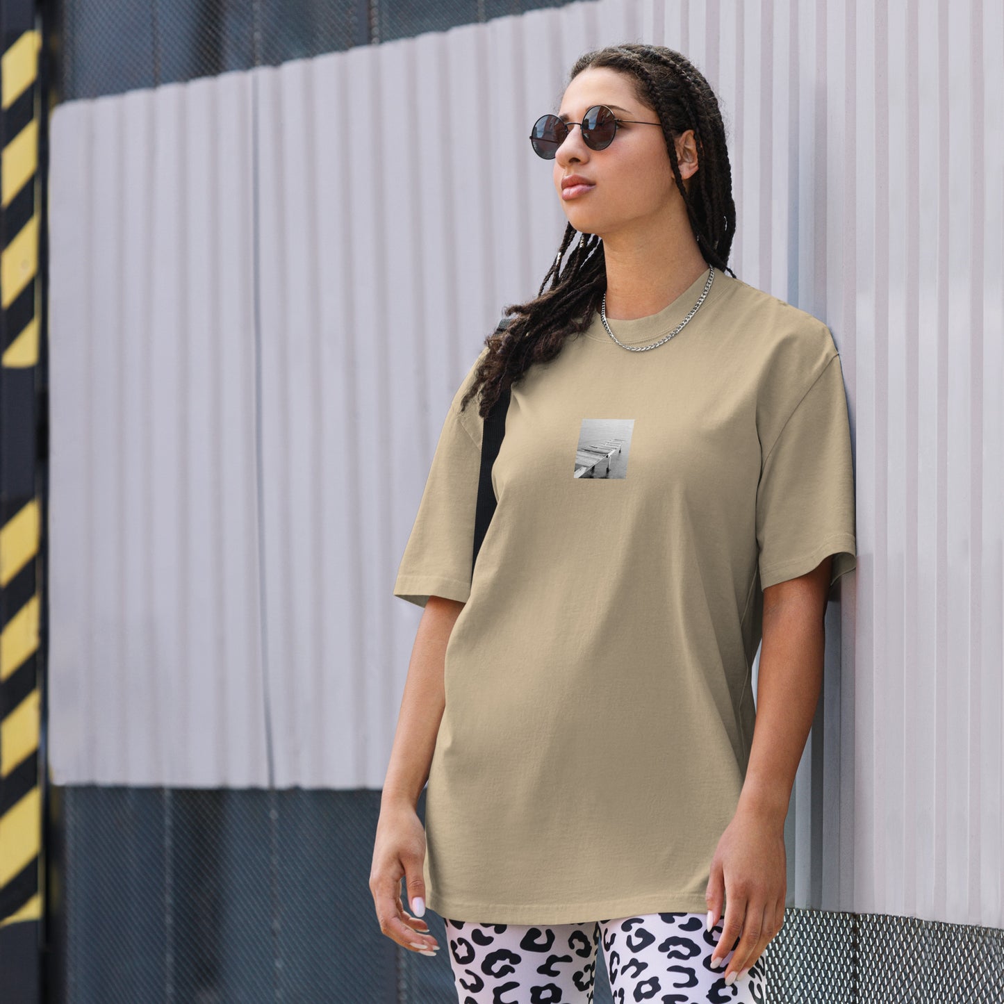 【Faded Khaki】
Minimalist mode street style oversized faded khaki T-shirt with a 'Sea and Pier' black and white photo print on the front / モードストリート系オーバーサイズ長袖Tシャツ（フェードカーキ）、フロントに「桟橋と海」のモノクロ写真プリント