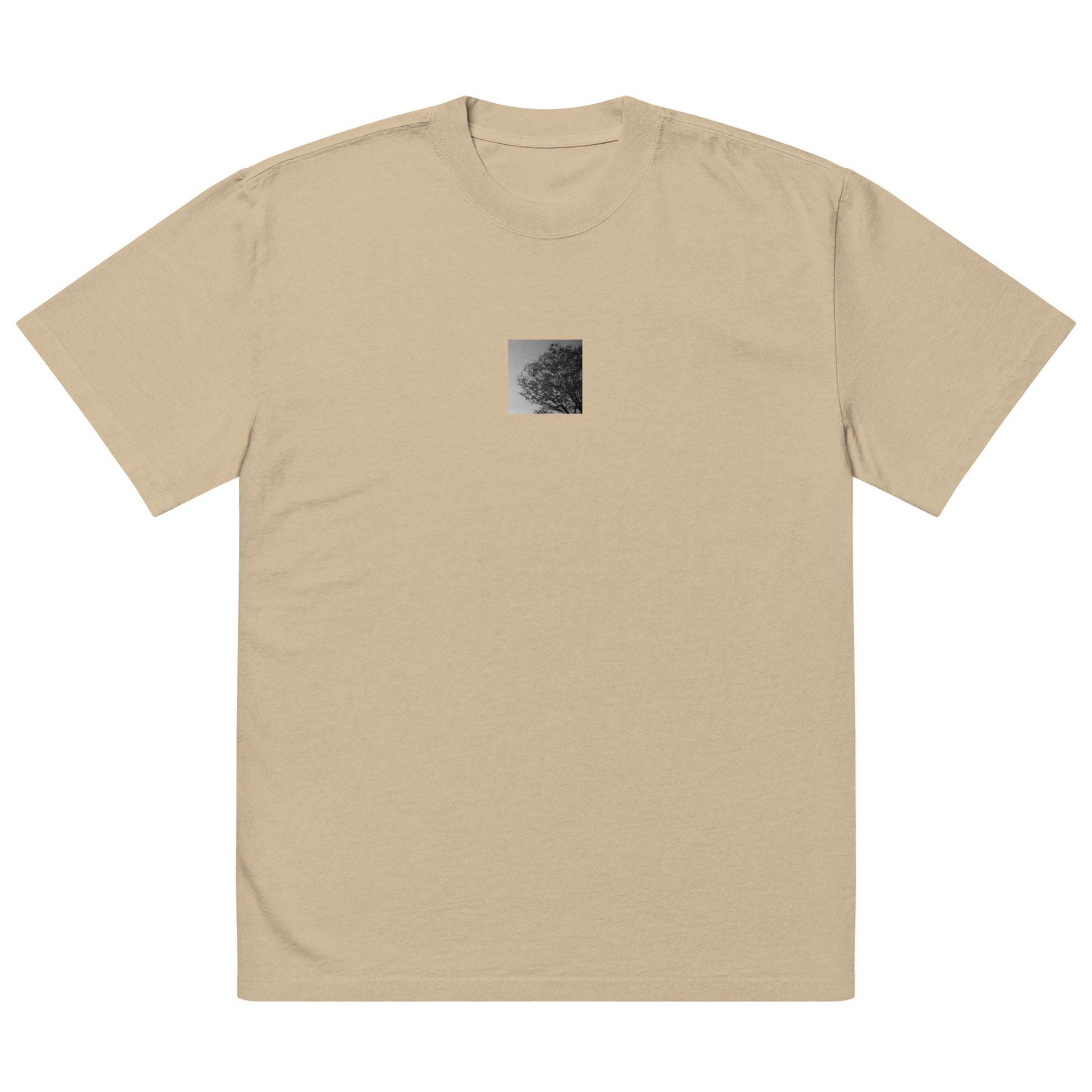【Faded Khaki】
Minimalist mode style oversized faded khaki t-shirt with a 'Tree and Wind' black and white photo print on the front / モードストリート系オーバーサイズフェードTシャツ（フェードカーキ）、フロントに「木と風」のモノクロ写真プリント（オーバーサイズTシャツ）