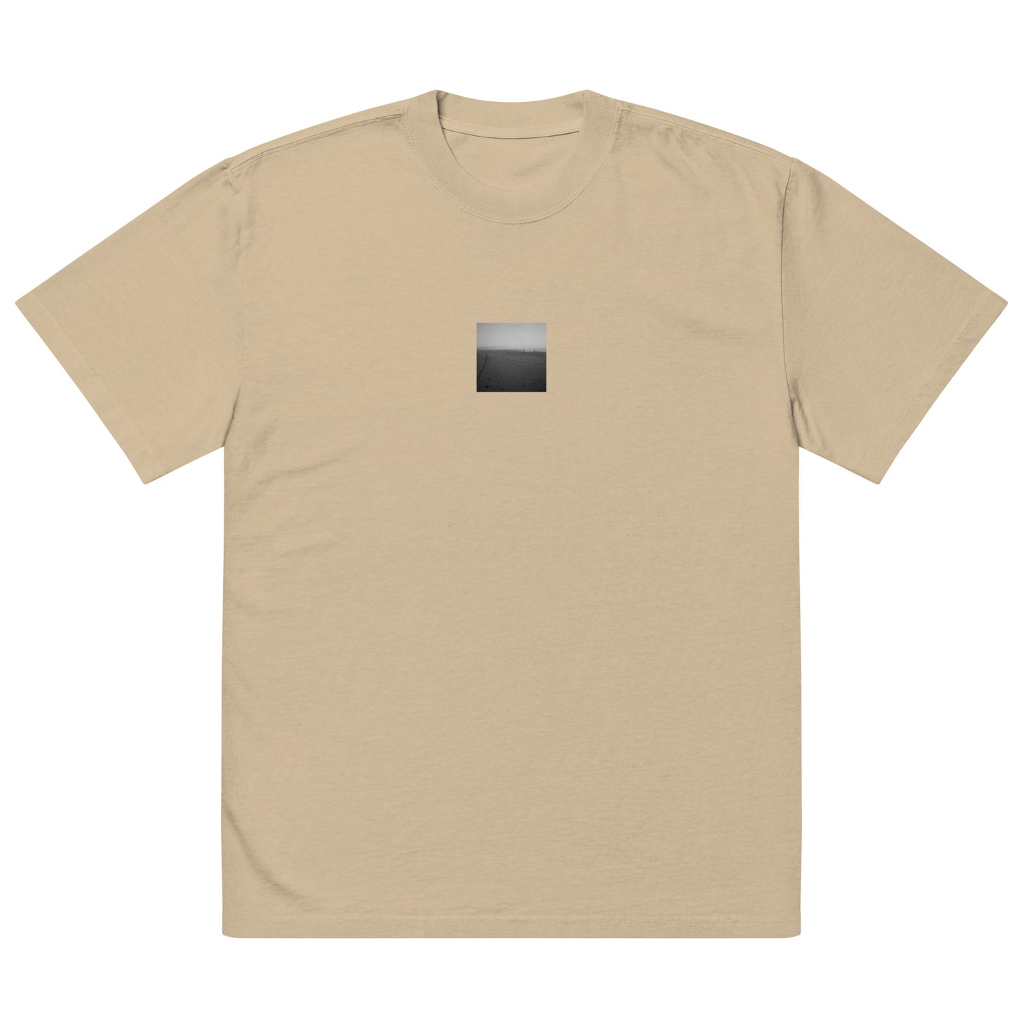 【Faded Khaki】
Minimalist mode style oversized faded khaki t-shirt with a 'Beach and People' black and white photo print on the front / モードストリート系オーバーサイズフェードTシャツ（フェードカーキ）、フロントに「ビーチと人々」のモノクロ写真プリント（オーバーサイズT）