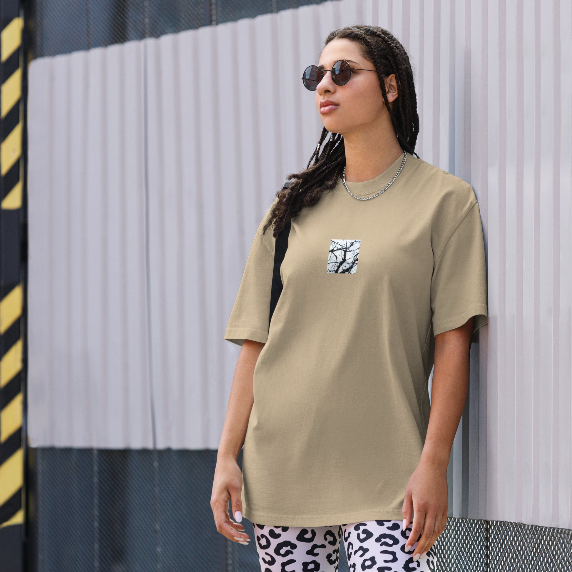 Minimalist mode style unisex faded khaki oversized faded t-shirt with a 'Bare Tree' art print / モードストリート系ユニセックス・フェイデッドカーキ・オーバーサイズ・フェイデッドTシャツ、フロントに「Bare Tree（枯れ木）」のアートプリント（Tシャツ）