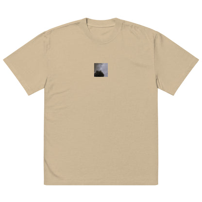 Minimalist mode style unisex faded khaki oversized faded t-shirt with a 'Clouds & Tree' black and white photo print / モードストリート系ユニセックス・フェイデッドカーキ・オーバーサイズ・フェイデッドTシャツ、フロントに「Clouds & Tree（雲と木）」のモノクロ写真プリント（Tシャツ）