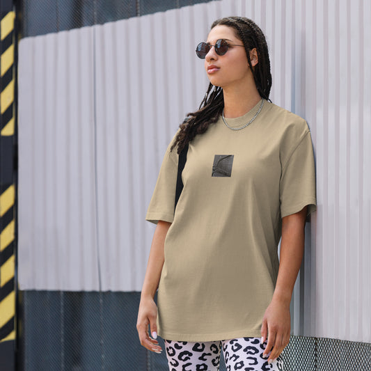 Minimalist streetwear style oversized faded T-shirt in khaki featuring the 'Anchor (B&W)' photo art on the front. / モードストリート系オーバーサイズ・フェードTシャツ（カーキ）フロントに「アンカー（錨・モノクロ）」のフォトアートを配したデザイン。