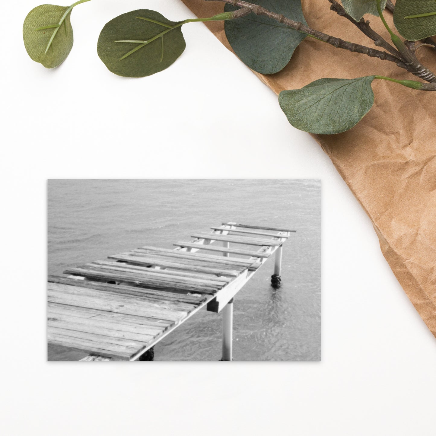 Minimalist mode style postcard featuring a 'Sea and Pier' black and white photo print / モードストリート系デザインのポストカード、「桟橋と海」のモノクロ写真プリント