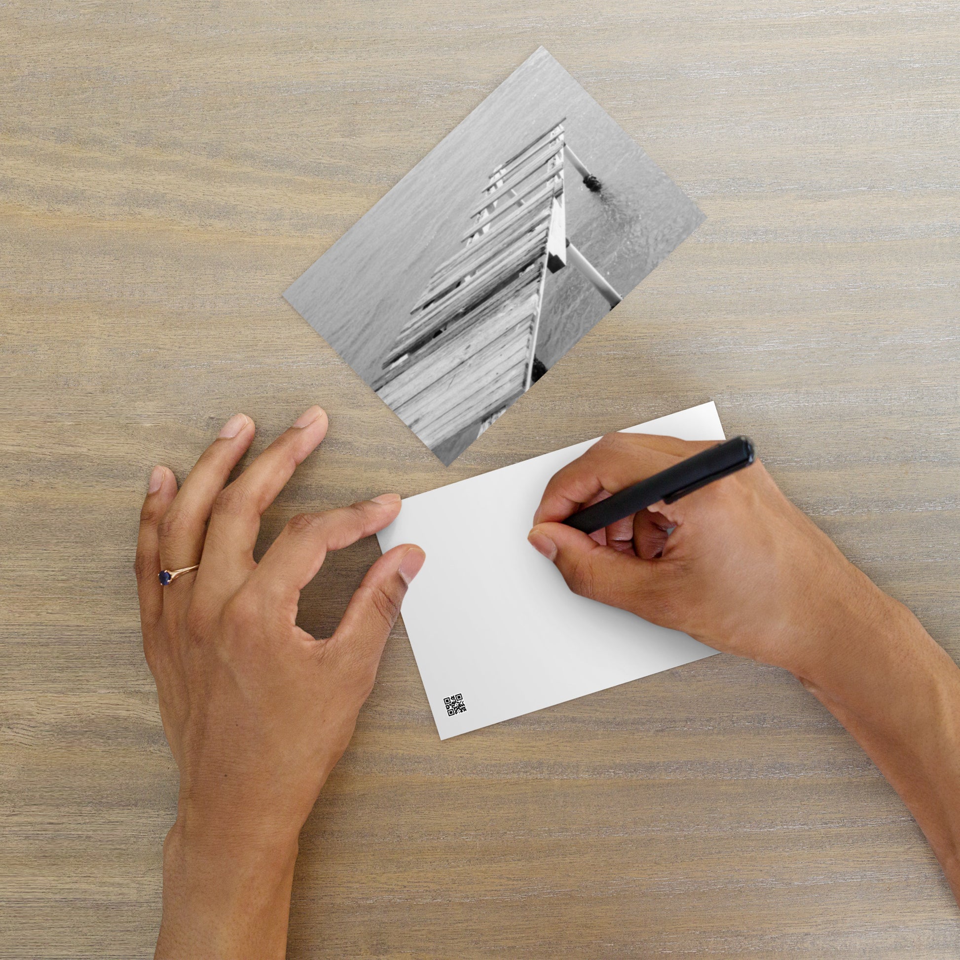 Minimalist mode style postcard featuring a 'Sea and Pier' black and white photo print / モードストリート系デザインのポストカード、「桟橋と海」のモノクロ写真プリント