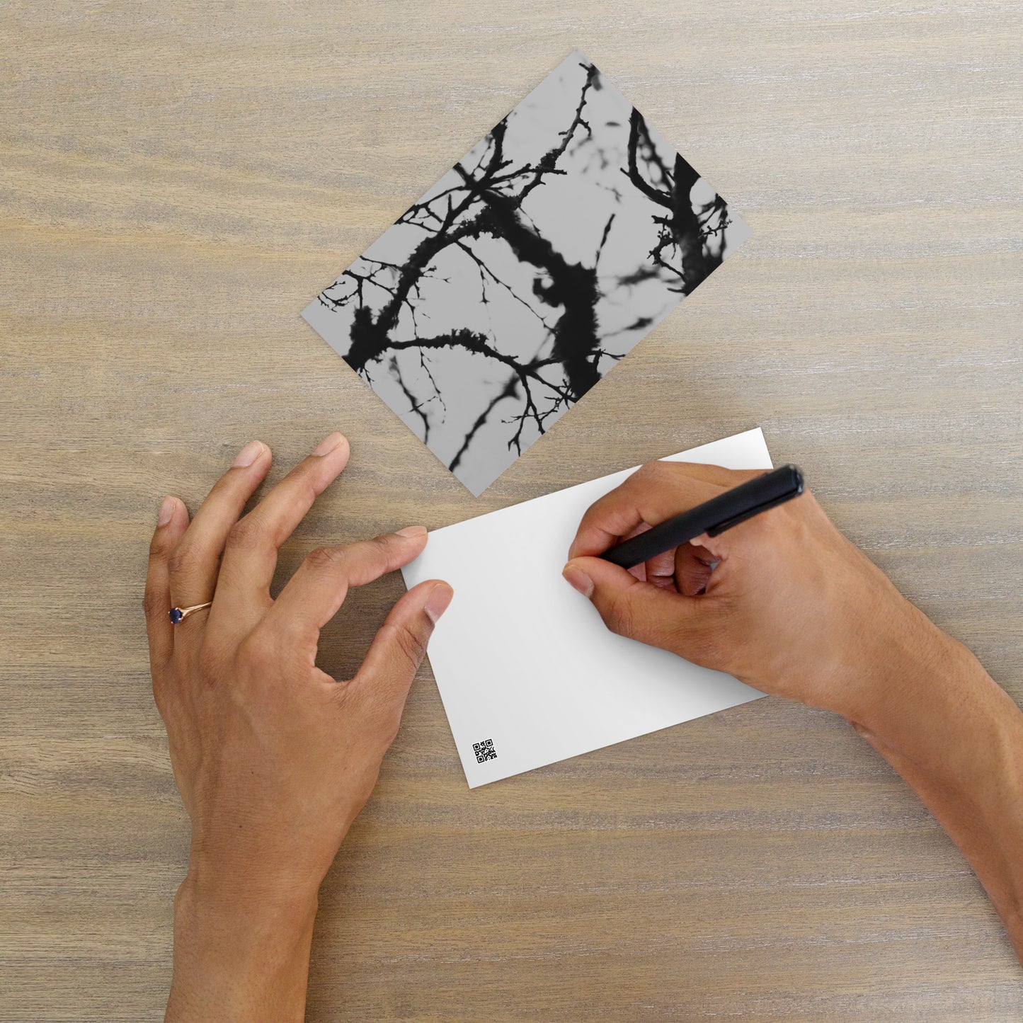 Minimalist mode style postcard featuring a 'Bare Tree' black and white photo print / モードストリート系デザインのポストカード、「Bare Tree（枯れ木）」のモノクロ写真プリント（ポストカード）