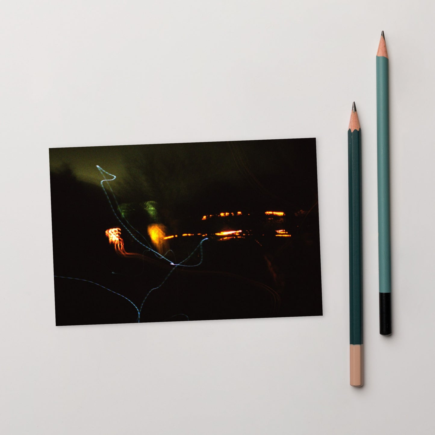 Minimalist streetwear style postcard featuring an artistic 'Night Light' photograph. Printed on thick, durable matte cardstock. / Night Light ポストカード：夜の光の幻想的な風景を捉えたアート写真。モードストリート系ミニマリストのための洗練されたポストカード。